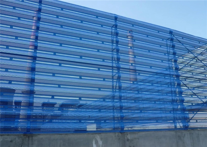 Изготовленная на заказ загородка Виндбреак длины обшивает панелями пылезащитную пробивая толщину сетки 0.8мм